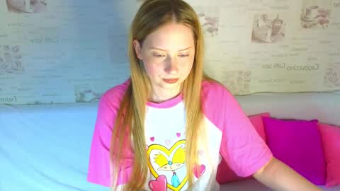 Snapshot of angellisss chatting on 09-11-25, 11:43 Cutie online show from 09-11-25, 11:43