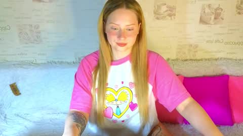 Snapshot of angellisss chatting on 09-18-25, 03:14 Cutie online show from 09-18-25, 03:14