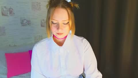 Snapshot of angellisss chatting on 10-19-25, 06:58 Cutie online show from 10-19-25, 06:58