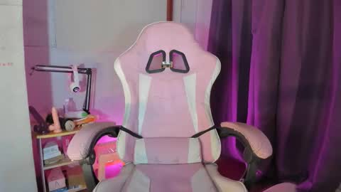 Snapshot of angelmoanster2 chatting on 04-08-26, 01:49 angel online show from 04-08-26, 01:49