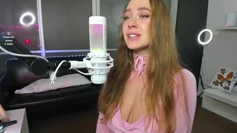 Snapshot of angelpaull chatting on 12-14-24, 09:24 Angel online show from 12-14-24, 09:24