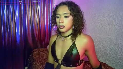 Snapshot of angelsdustxxx chatting on 06-03-26, 06:05 online show from 06-03-26, 06:05