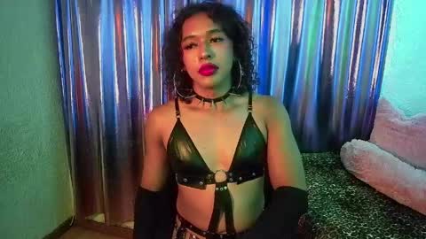 Snapshot of angelsdustxxx chatting on 06-05-26, 06:52 online show from 06-05-26, 06:52