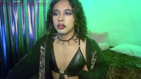 Snapshot of angelsdustxxx chatting on 06-09-26, 02:45 online show from 06-09-26, 02:45