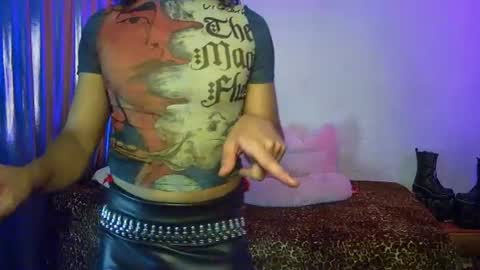 Snapshot of angelsdustxxx chatting on 06-11-26, 02:53 online show from 06-11-26, 02:53