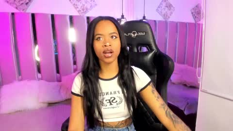 Snapshot of angelsmia_ chatting on 09-27-25, 04:17  MIA available content ask online show from 09-27-25, 04:17