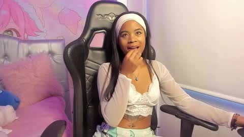 Snapshot of angelsmia_ chatting on 11-01-25, 11:12 MIA available content ask online show from 11-01-25, 11:12