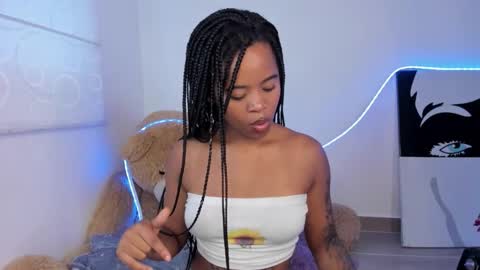 Snapshot of angelsmia_ chatting on 02-11-26, 11:15 MIA available content ask online show from 02-11-26, 11:15