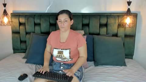 Snapshot of angelswets chatting on 02-09-25, 01:25 ANGIE online show from 02-09-25, 01:25