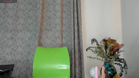 Snapshot of angelswets chatting on 09-11-25, 02:39 ANGIE online show from 09-11-25, 02:39