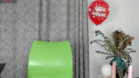Snapshot of angelswets chatting on 09-20-25, 02:51 ANGIE online show from 09-20-25, 02:51