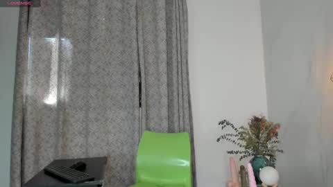 Snapshot of angelswets chatting on 09-25-25, 02:43 ANGIE online show from 09-25-25, 02:43