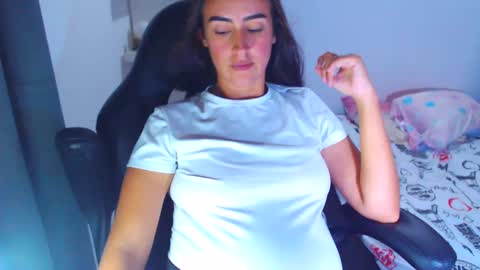 Snapshot of angie_dreamgirl chatting on 02-04-25, 10:55 IG angie dreamgirl01 online show from 02-04-25, 10:55