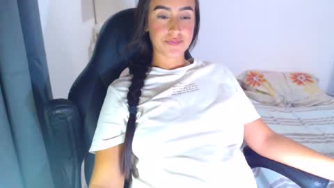 Snapshot of angie_dreamgirl chatting on 02-14-25, 07:33 IG angie dreamgirl01 online show from 02-14-25, 07:33