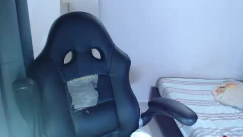 Snapshot of angie_dreamgirl chatting on 02-14-25, 10:36 IG angie dreamgirl01 online show from 02-14-25, 10:36