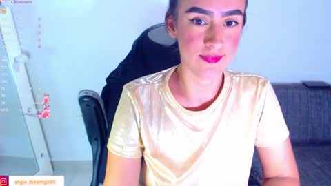 Snapshot of angie_dreamgirl chatting on 02-23-26, 09:01 IG angie dreamgirl01 online show from 02-23-26, 09:01