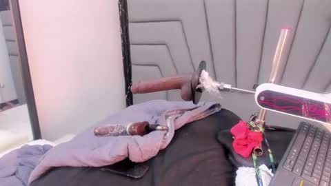 Snapshot of angie_will chatting on 11-14-25, 02:10 A N G I E. online show from 11-14-25, 02:10