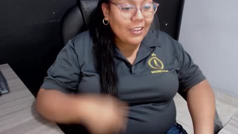 Snapshot of angy_ro12 chatting on 11-01-25, 08:33 angy online show from 11-01-25, 08:33