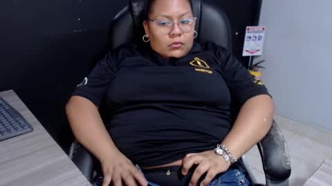 Snapshot of angy_ro12 chatting on 11-20-25, 08:19 angy online show from 11-20-25, 08:19