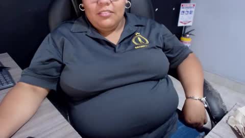 Snapshot of angy_ro12 chatting on 11-22-25, 01:32 angy online show from 11-22-25, 01:32