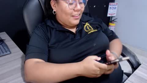 Snapshot of angy_ro12 chatting on 11-24-25, 08:52 angy online show from 11-24-25, 08:52