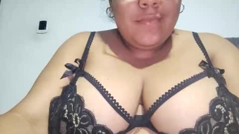 Snapshot of angy_ro12 chatting on 12-01-25, 04:06 angy online show from 12-01-25, 04:06