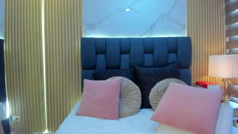 Ania online show from 04-21-26, 09:28