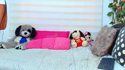 laura  online show from 11-23-25, 07:35