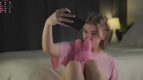 AnishaVivo online show from 12-20-25, 12:12