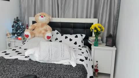 Snapshot of anissia25 chatting on 01-15-26, 02:43 Anisia online show from 01-15-26, 02:43