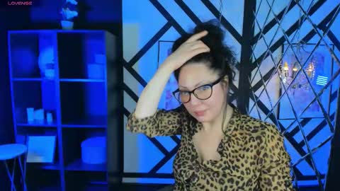 Anita online show from 11-28-25, 09:28