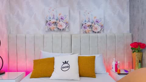 Dania Lpez online show from 10-22-25, 04:13