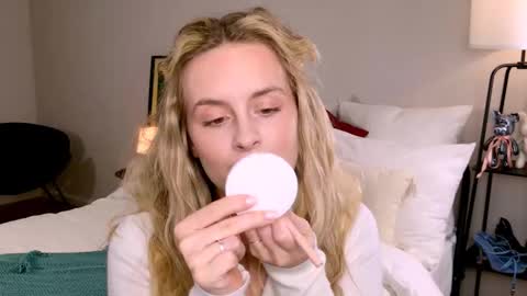 Anita online show from 10-29-25, 01:02