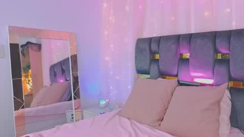 Snapshot of anitaglow chatting on 11-11-25, 10:43 anitaglow online show from 11-11-25, 10:43