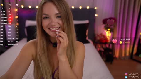 Im Anita thumb up me please its important online show from 09-18-25, 08:44