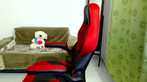 Snapshot of anitazarova chatting on 01-12-25, 10:33 Anita Zarova online show from 01-12-25, 10:33