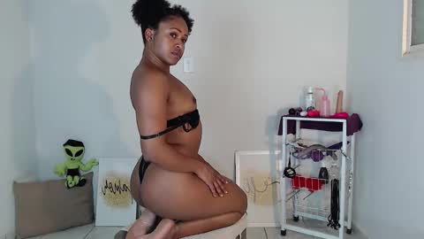 Hello My name is NaiaraPv is OPEN online show from 11-13-25, 01:04