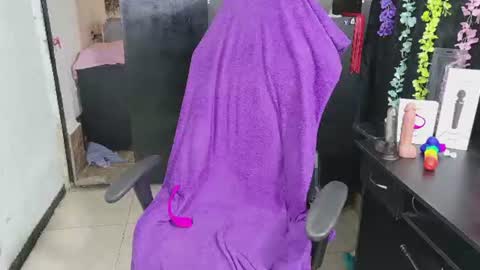 Snapshot of ann_cohen chatting on 06-15-26, 12:07 Only fans online show from 06-15-26, 12:07