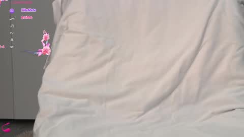 Snapshot of anna_glamlovely chatting on 05-19-26, 12:22 Anna online show from 05-19-26, 12:22