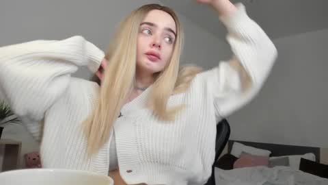 Snapshot of anna_nickol chatting on 12-19-24, 04:57 Anna online show from 12-19-24, 04:57