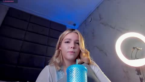 Anna online show from 10-27-25, 01:31