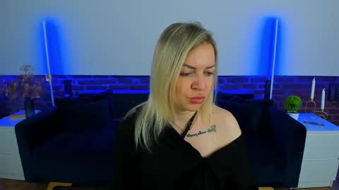 anna_snow9 online show from 10-26-25, 06:58