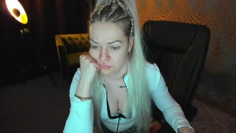 anna_snow9 online show from 04-21-26, 03:46