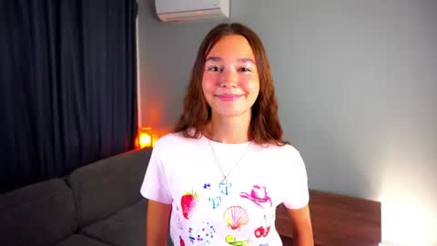 Snapshot of annabellecroft chatting on 07-30-26, 06:12 Chiara online show from 07-30-26, 06:12