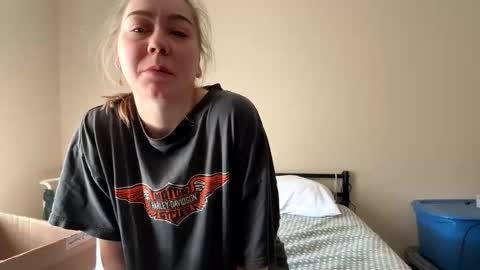 Snapshot of annabellemonroe69 chatting on 11-19-25, 03:01 annabellemonroe69 online show from 11-19-25, 03:01