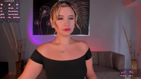 Snapshot of annabrooks_ chatting on 09-10-25, 09:15 Anna Brooks online show from 09-10-25, 09:15