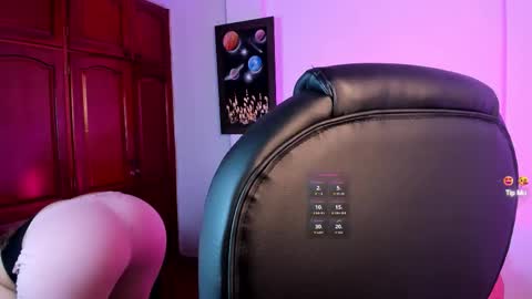 Snapshot of annafoxxx_ chatting on 02-13-26, 11:06 Ana Foxxx online show from 02-13-26, 11:06