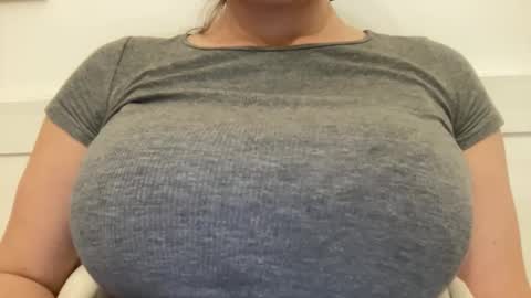 Snapshot of annagal18 chatting on 05-16-26, 08:07 annagal18 online show from 05-16-26, 08:07