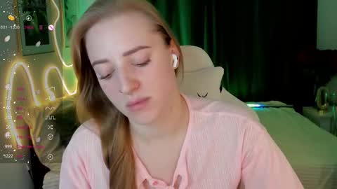 annagrees1 online show from 12-19-25, 02:13