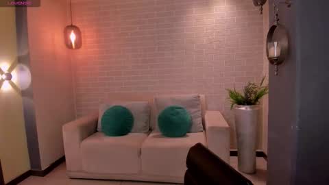 Snapshot of annahoffman_ chatting on 09-24-25, 12:19 annahoffman_ online show from 09-24-25, 12:19